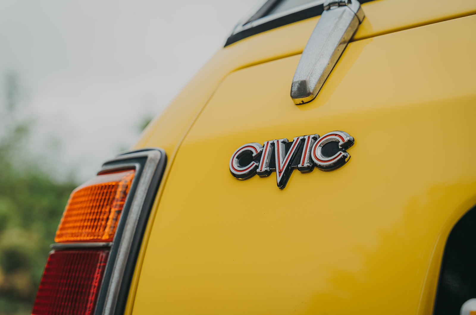 Classic & Sports Car – Renault 5 vs Honda Civic: little stars