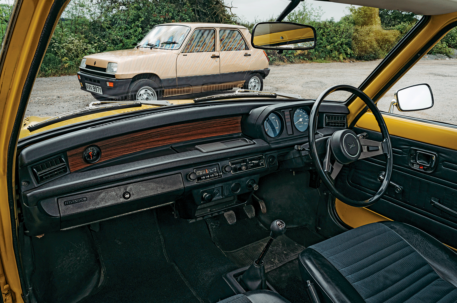 Classic & Sports Car – Renault 5 vs Honda Civic: little stars