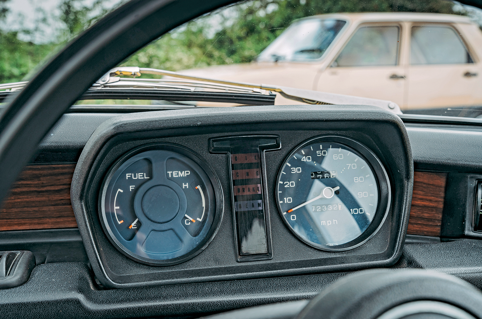 Classic & Sports Car – Renault 5 vs Honda Civic: little stars