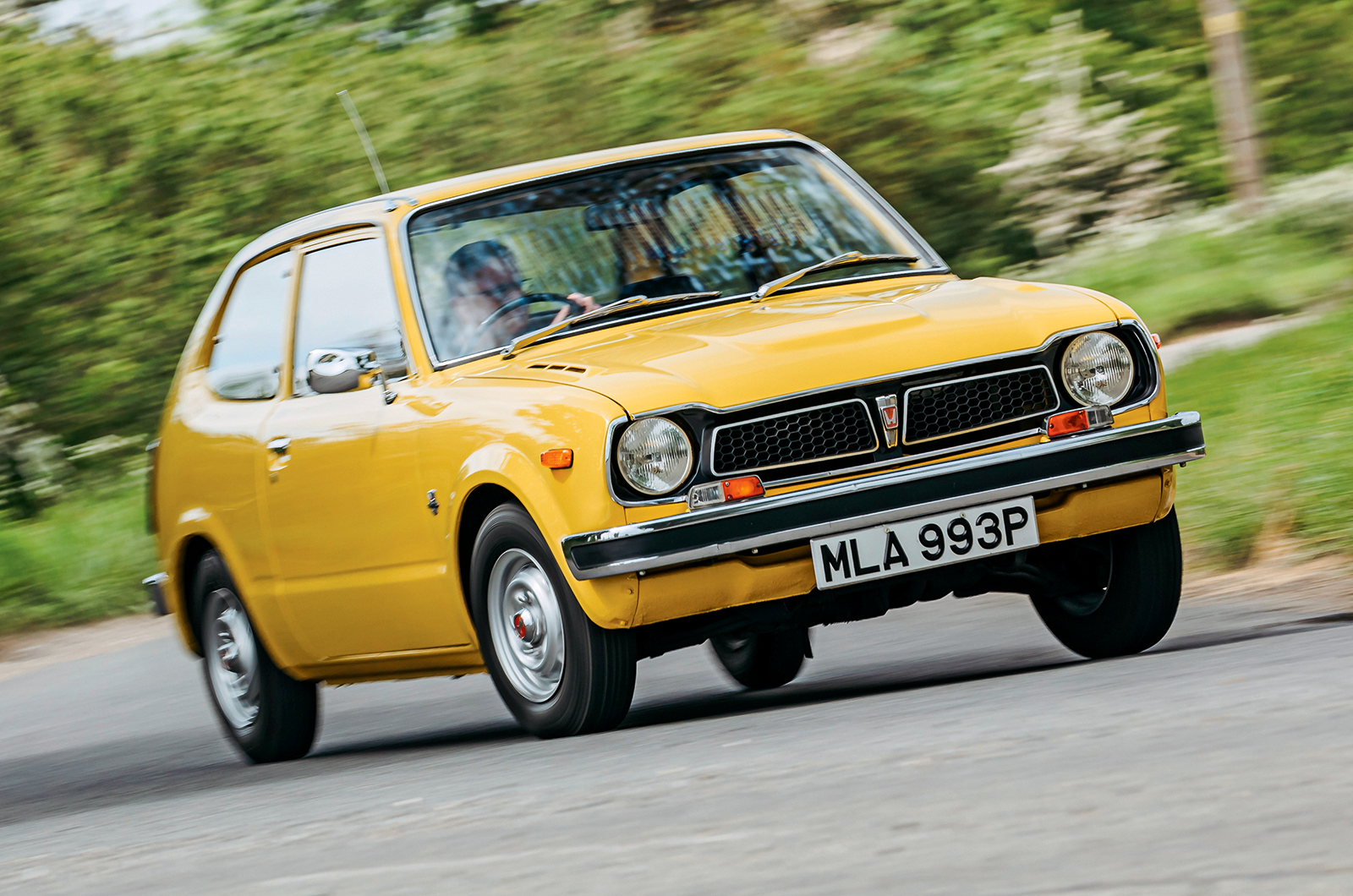 Classic & Sports Car – Renault 5 vs Honda Civic: little stars