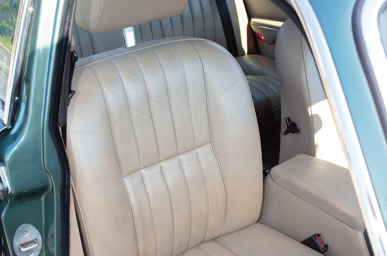 Classic & Sports Car – Buyer’s guide: Jaguar XJ6/XJ12