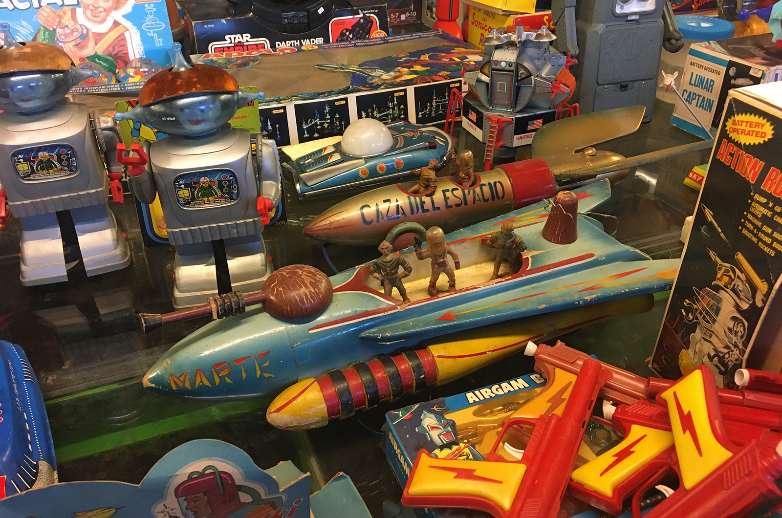 Classic & Sports Car – Also in my garage: tin toys, pedal cars and Italian supercars