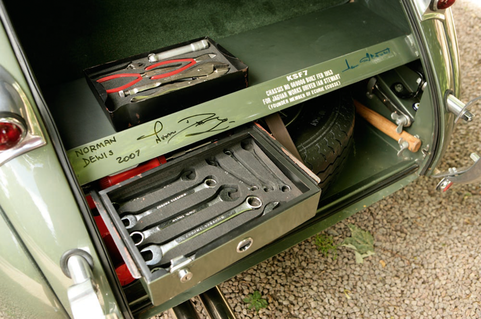 Classic & Sports Car – Jaguar XK120: is a modified XK better than the original?