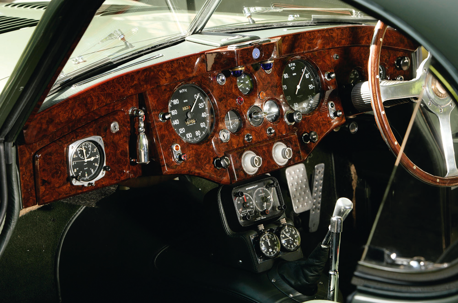 Classic & Sports Car – Jaguar XK120: is a modified XK better than the original?