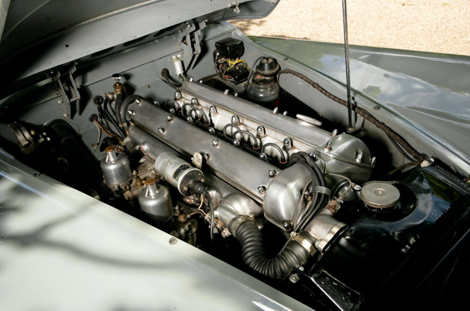 Classic & Sports Car – Jaguar XK120: is a modified XK better than the original?