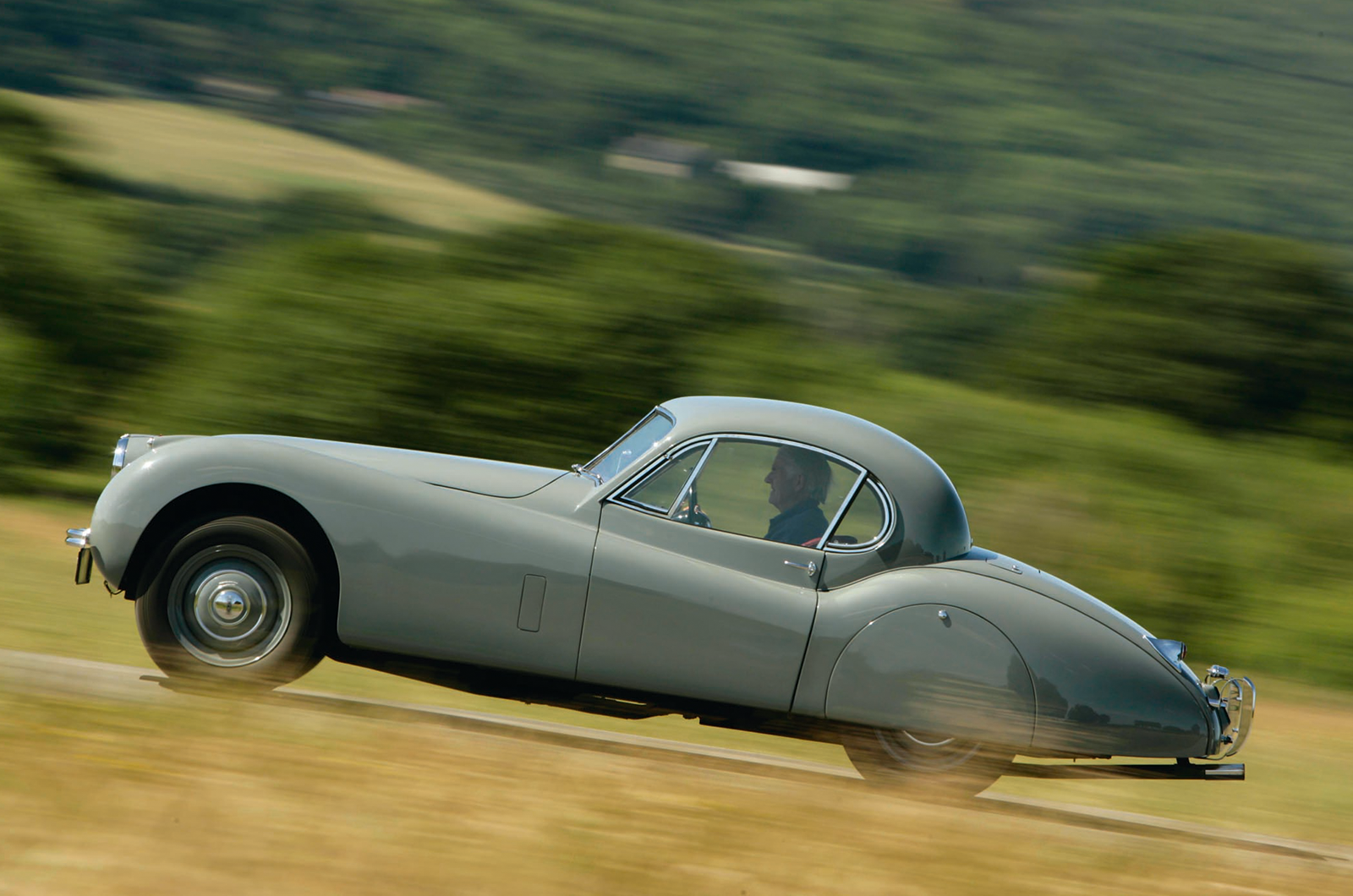Classic & Sports Car – Jaguar XK120: is a modified XK better than the original?