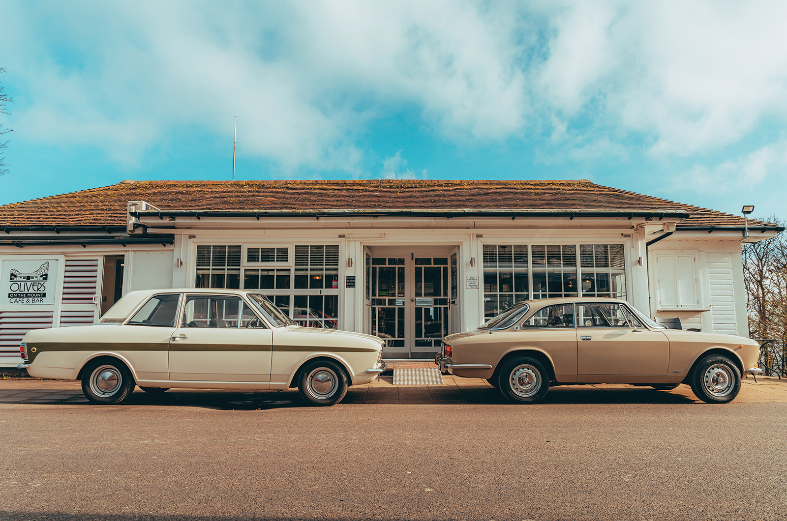 Classic & Sports Car – Ford Cortina II Lotus vs Alfa Romeo 2000 GTV: twin-cam tearaways