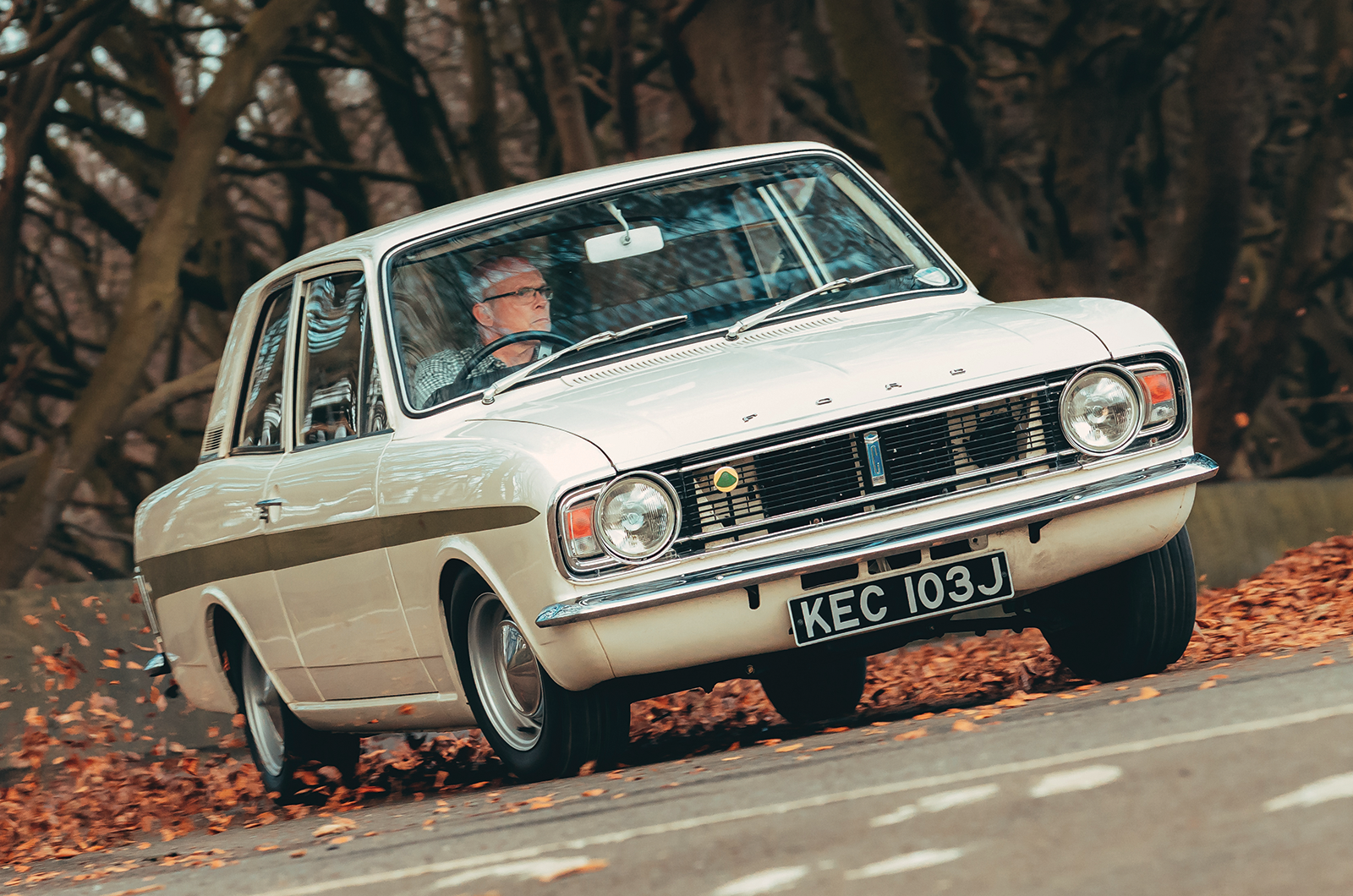 Classic & Sports Car – Ford Cortina II Lotus vs Alfa Romeo 2000 GTV: twin-cam tearaways