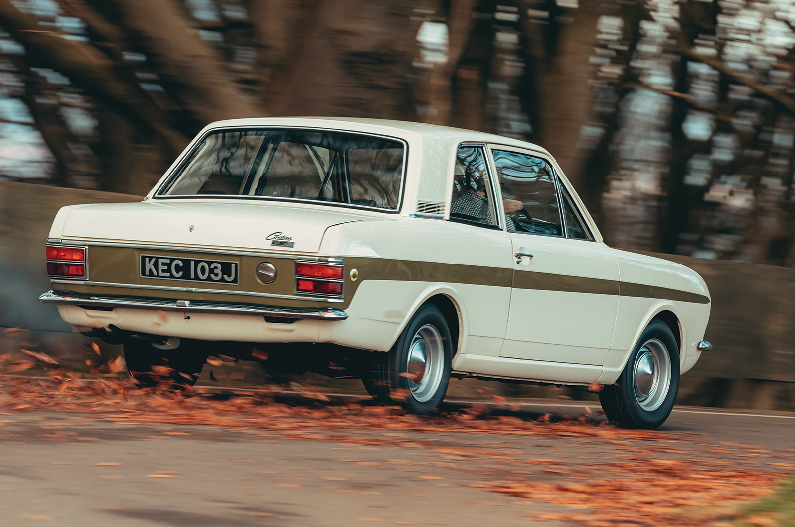 Classic & Sports Car – Ford Cortina II Lotus vs Alfa Romeo 2000 GTV: twin-cam tearaways