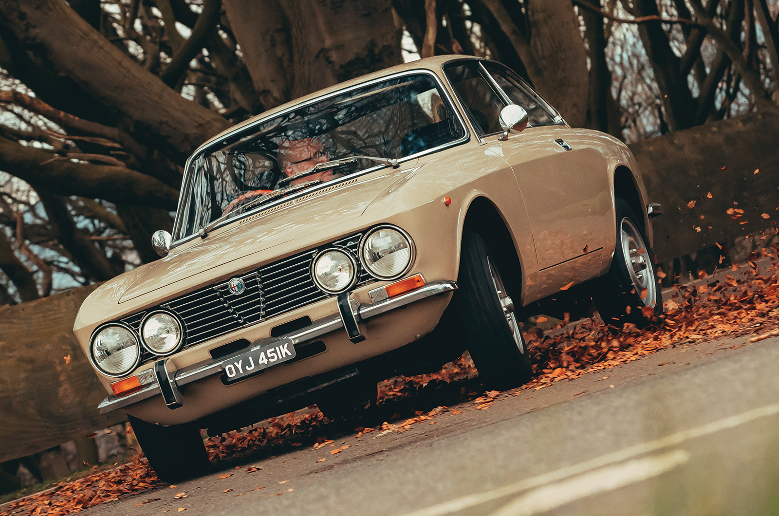 Classic & Sports Car – Ford Cortina II Lotus vs Alfa Romeo 2000 GTV: twin-cam tearaways