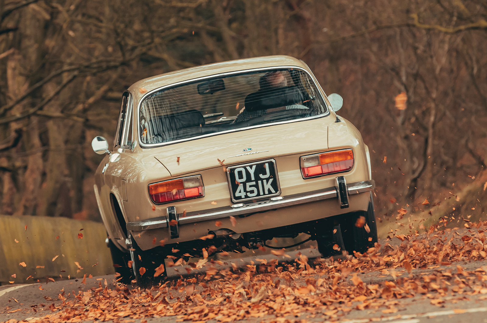 Classic & Sports Car – Ford Cortina II Lotus vs Alfa Romeo 2000 GTV: twin-cam tearaways