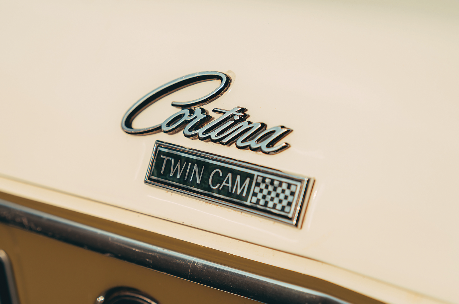 Classic & Sports Car – Ford Cortina II Lotus vs Alfa Romeo 2000 GTV: twin-cam tearaways