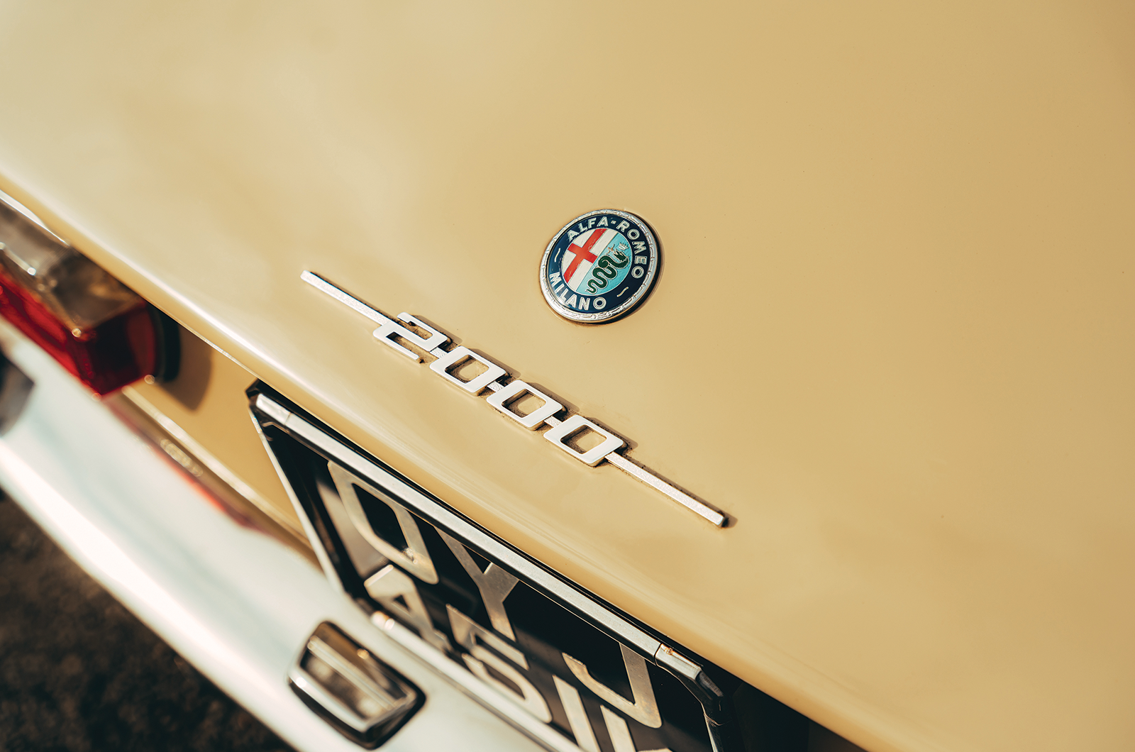Classic & Sports Car – Ford Cortina II Lotus vs Alfa Romeo 2000 GTV: twin-cam tearaways