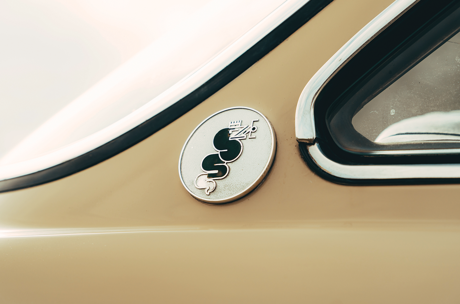 Classic & Sports Car – Ford Cortina II Lotus vs Alfa Romeo 2000 GTV: twin-cam tearaways