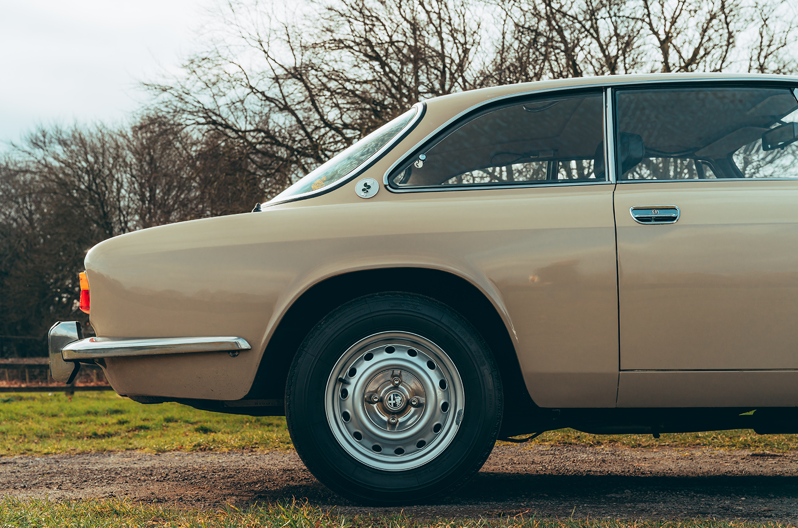 Classic & Sports Car – Ford Cortina II Lotus vs Alfa Romeo 2000 GTV: twin-cam tearaways