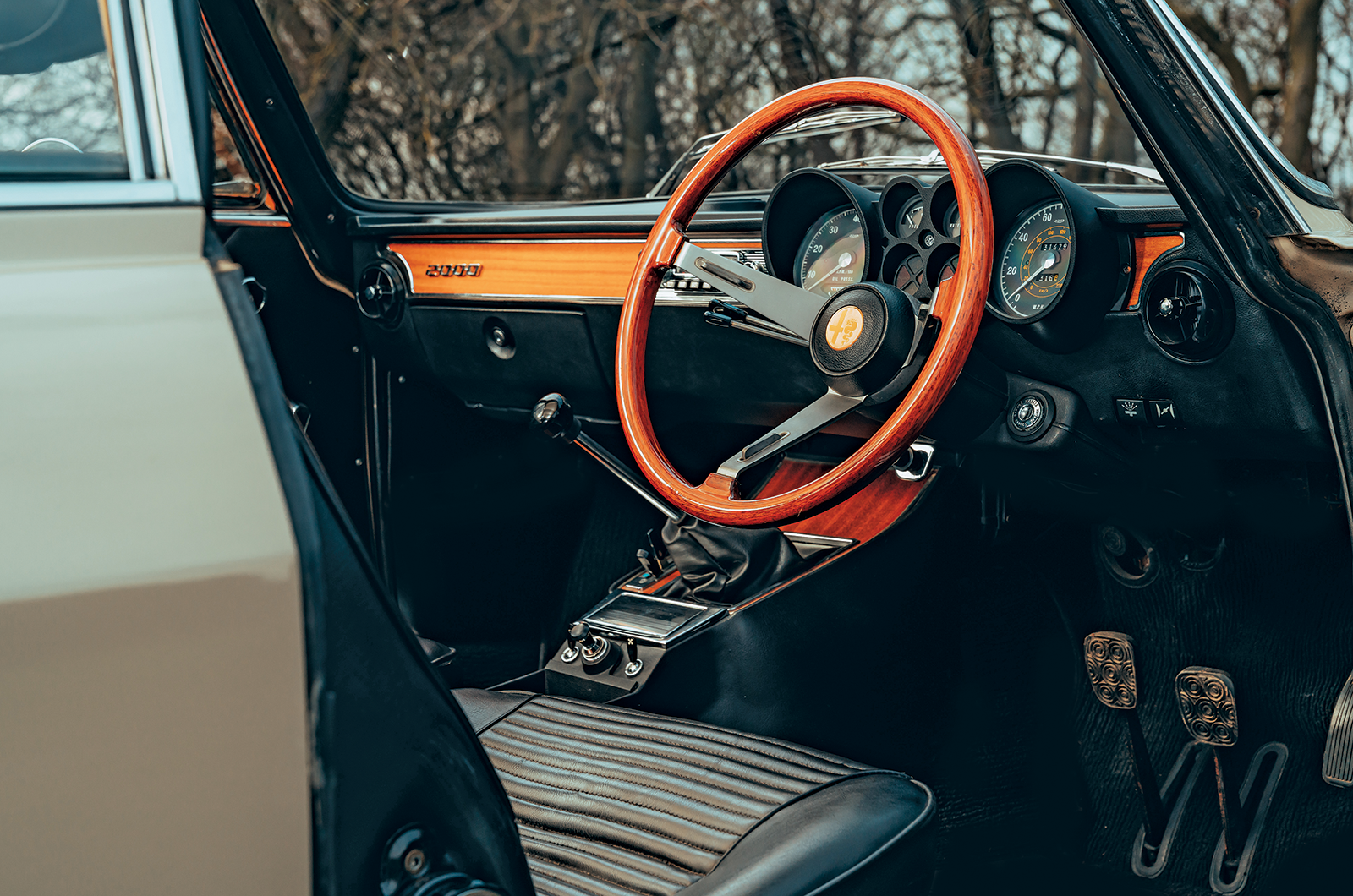 Classic & Sports Car – Ford Cortina II Lotus vs Alfa Romeo 2000 GTV: twin-cam tearaways