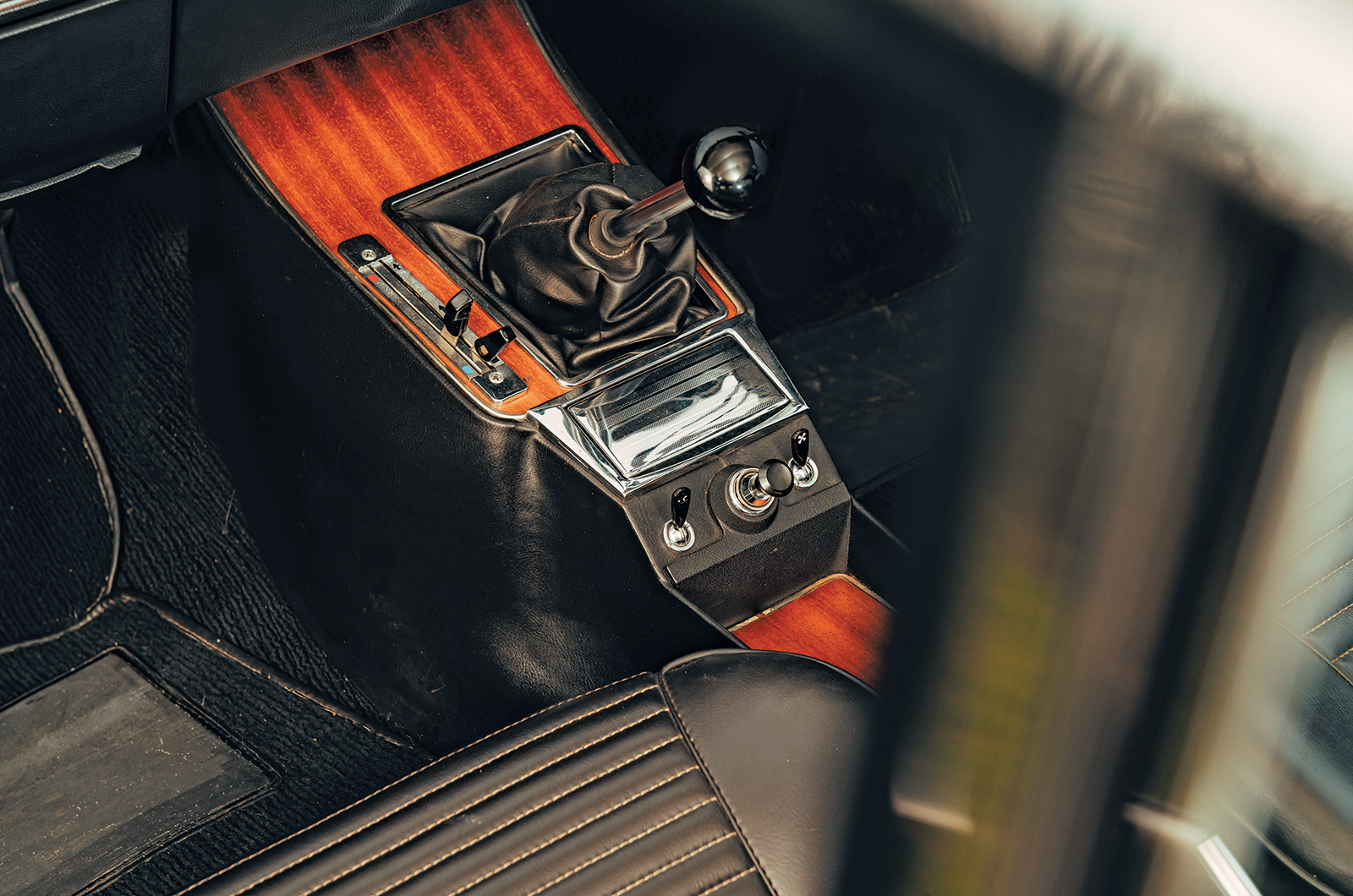 Classic & Sports Car – Ford Cortina II Lotus vs Alfa Romeo 2000 GTV: twin-cam tearaways