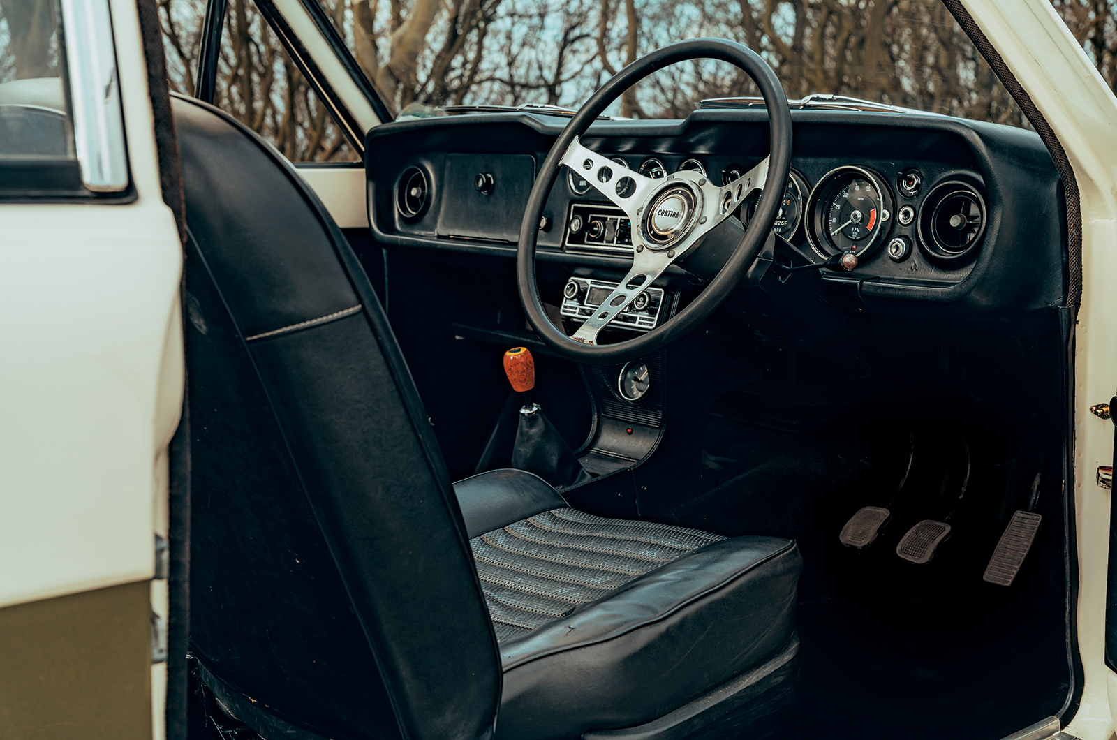 Classic & Sports Car – Ford Cortina II Lotus vs Alfa Romeo 2000 GTV: twin-cam tearaways