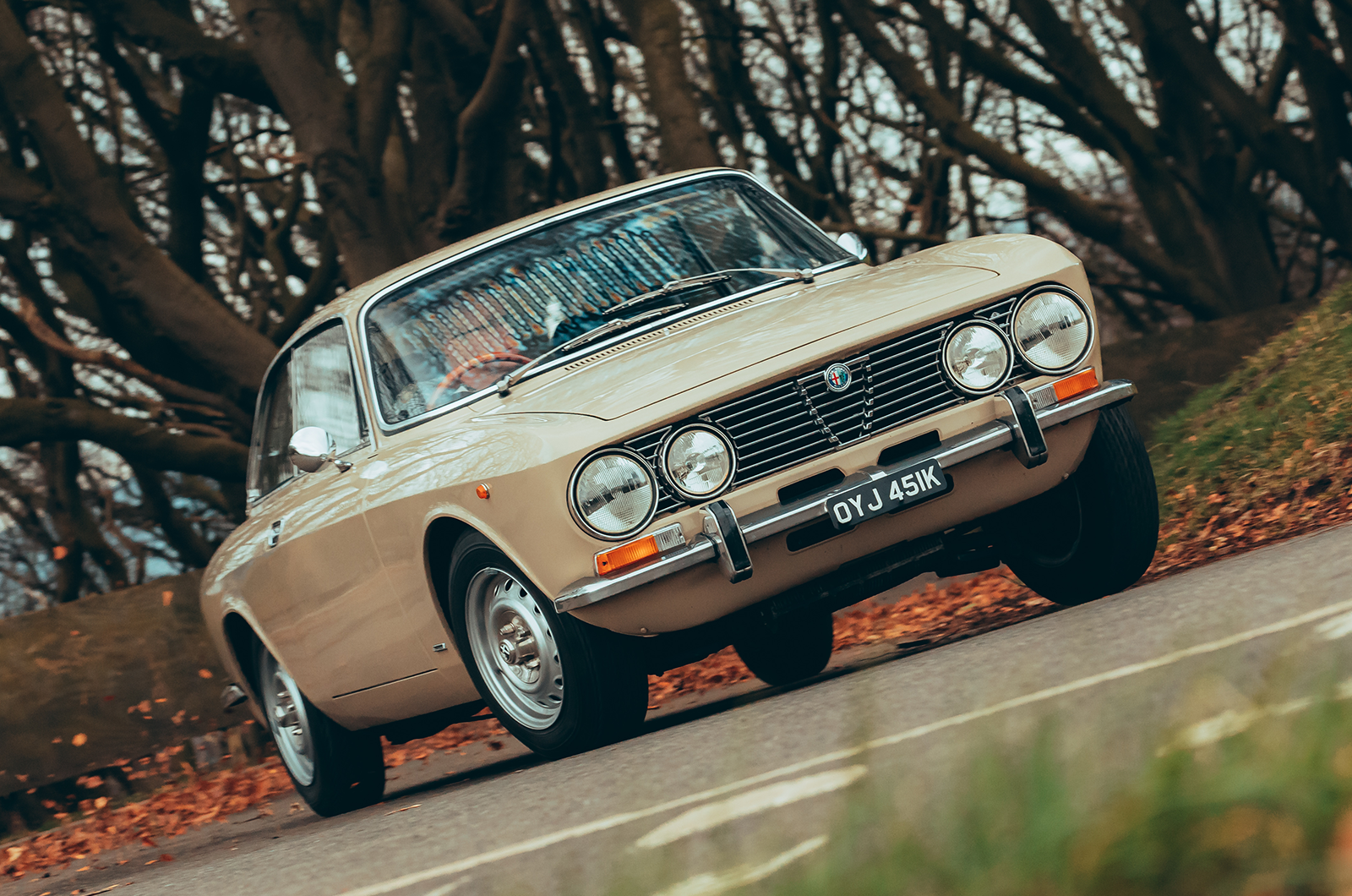 Classic & Sports Car – Ford Cortina II Lotus vs Alfa Romeo 2000 GTV: twin-cam tearaways