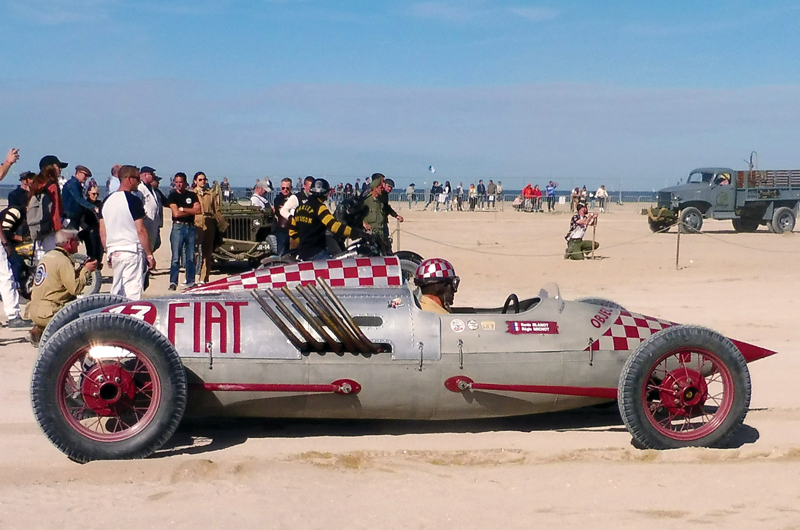 Classic & Sports Car – Normandy Beach Race: sun, sea, sand and speed