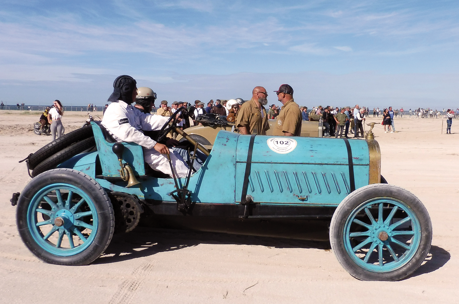 Classic & Sports Car – Normandy Beach Race: sun, sea, sand and speed
