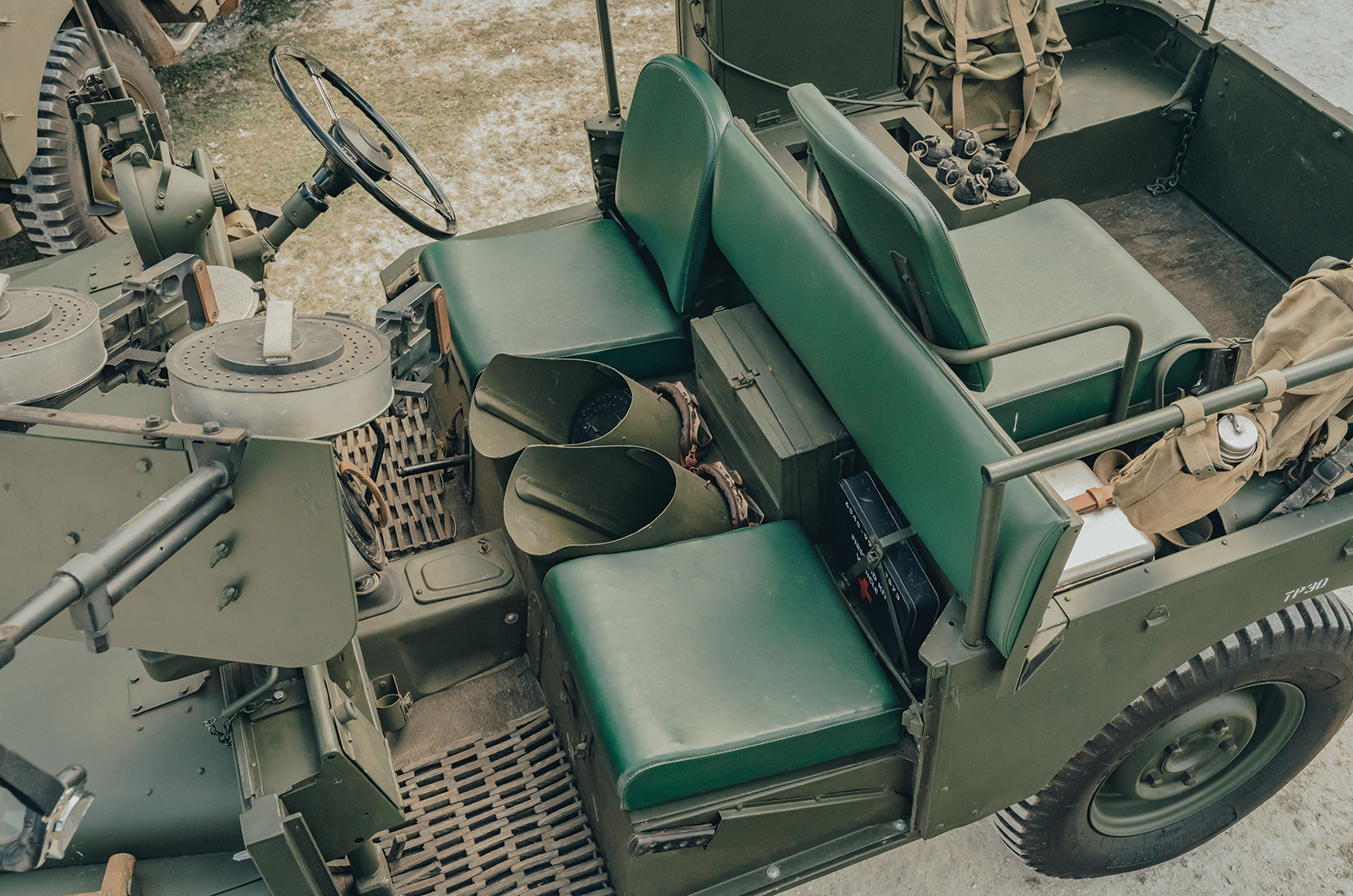 Classic & Sports Car – SAS Land-Rover vs Belgian Army Minerva: locked and loaded