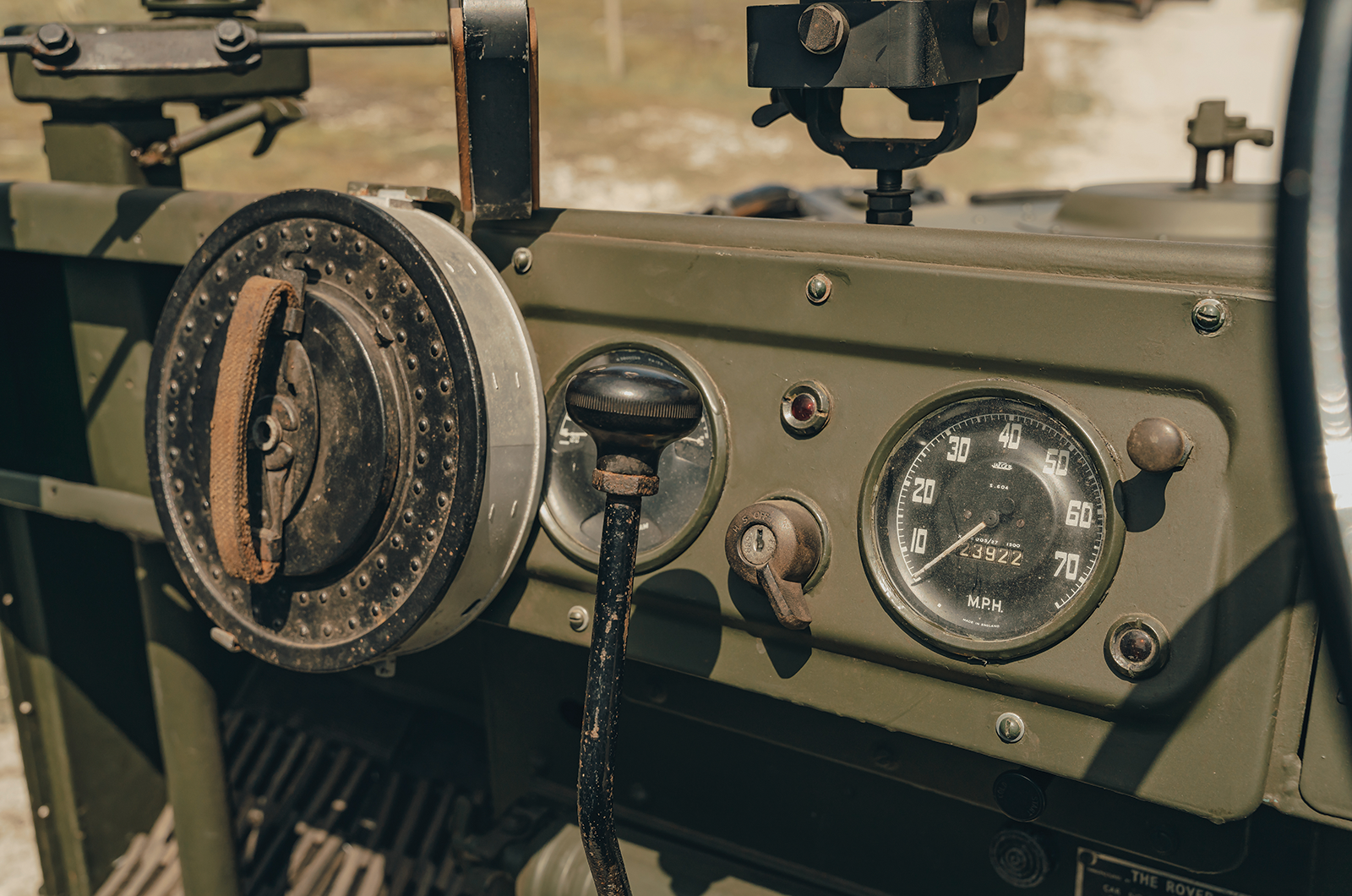 Classic & Sports Car – SAS Land-Rover vs Belgian Army Minerva: locked and loaded