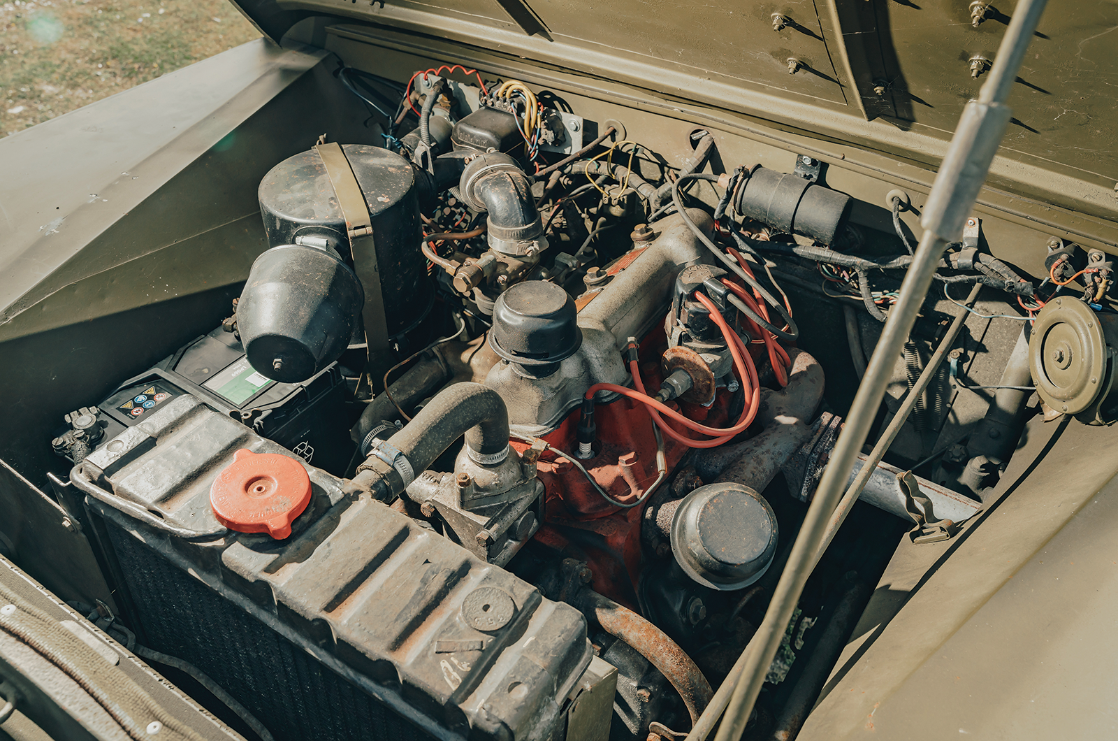 Classic & Sports Car – SAS Land-Rover vs Belgian Army Minerva: locked and loaded