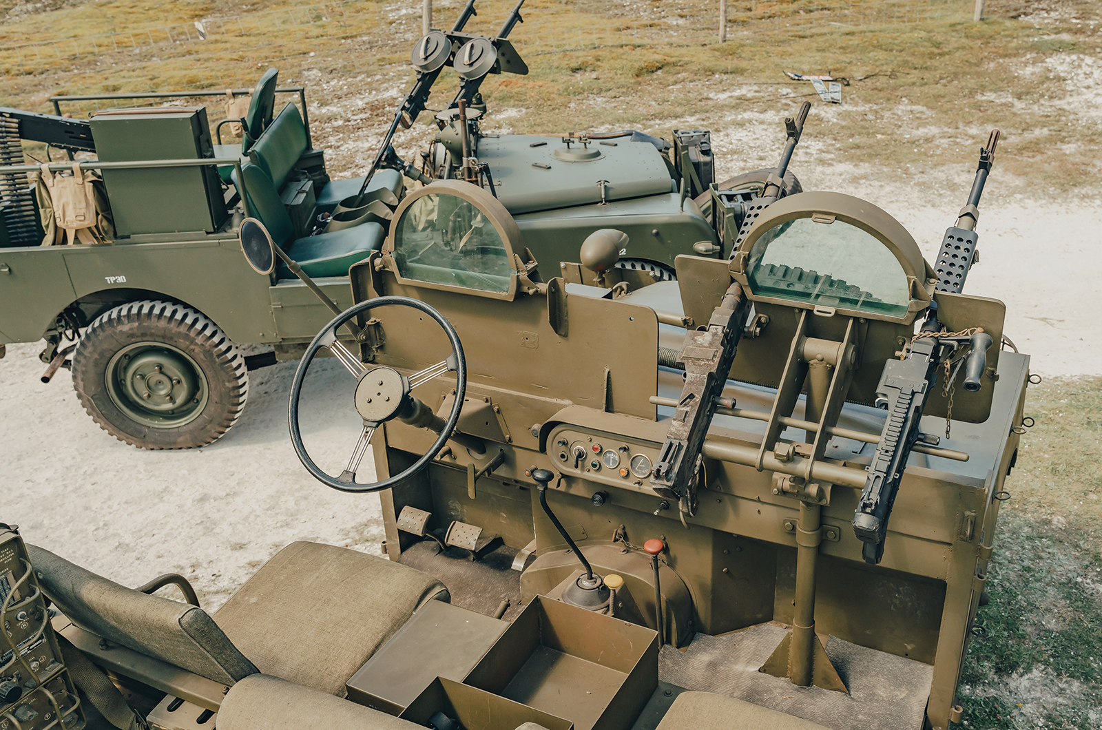 Classic & Sports Car – SAS Land-Rover vs Belgian Army Minerva: locked and loaded