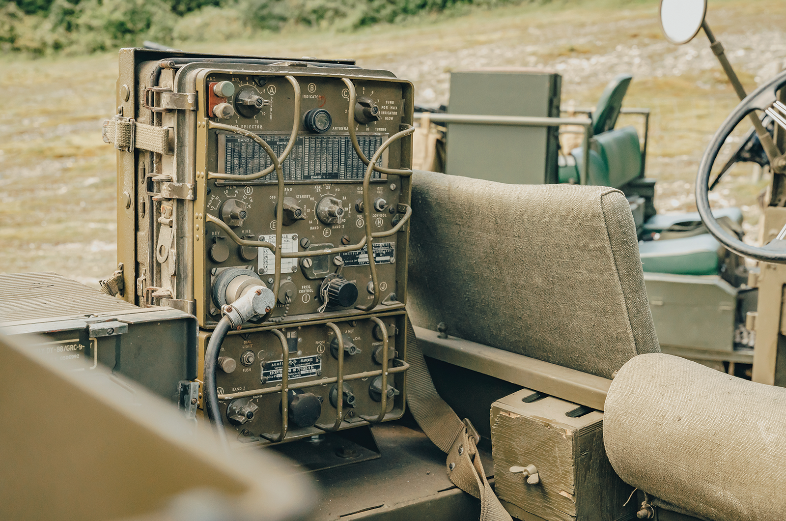 Classic & Sports Car – SAS Land-Rover vs Belgian Army Minerva: locked and loaded