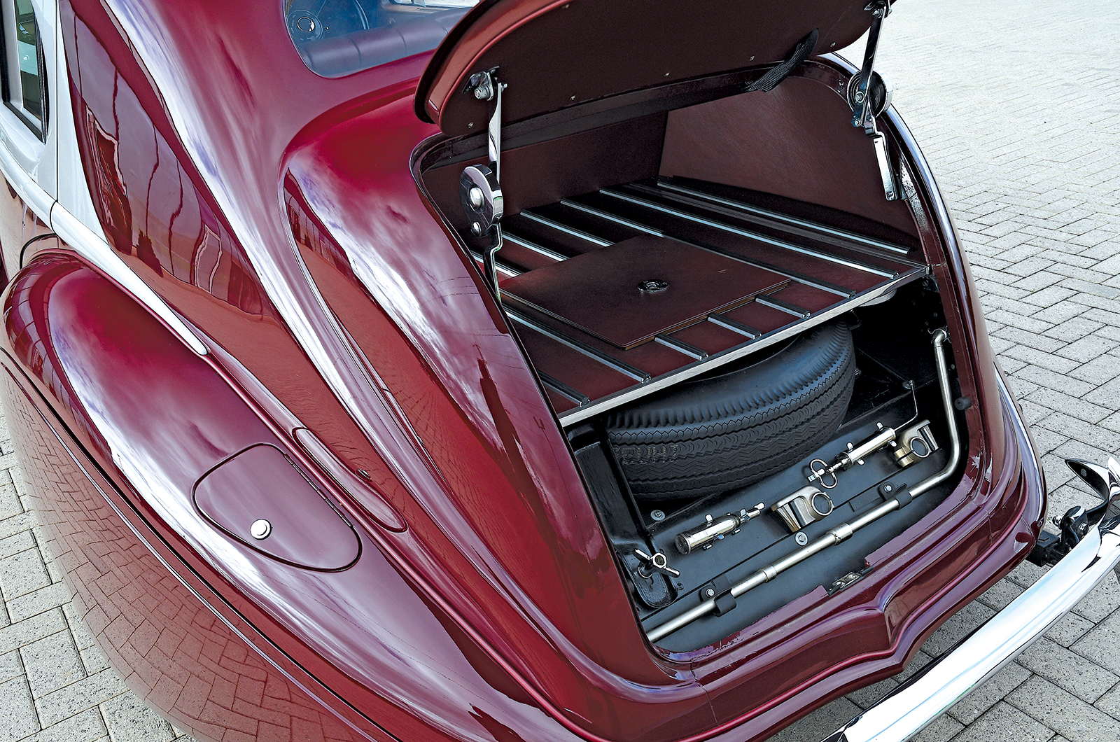 Classic & Sports Car – Bentley MkV Corniche: unique prototype reborn