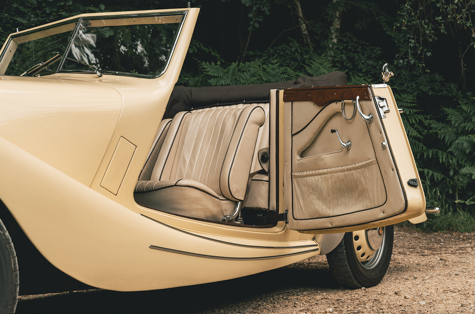 Classic & Sports Car – Bristol 400 drophead coupé: open season