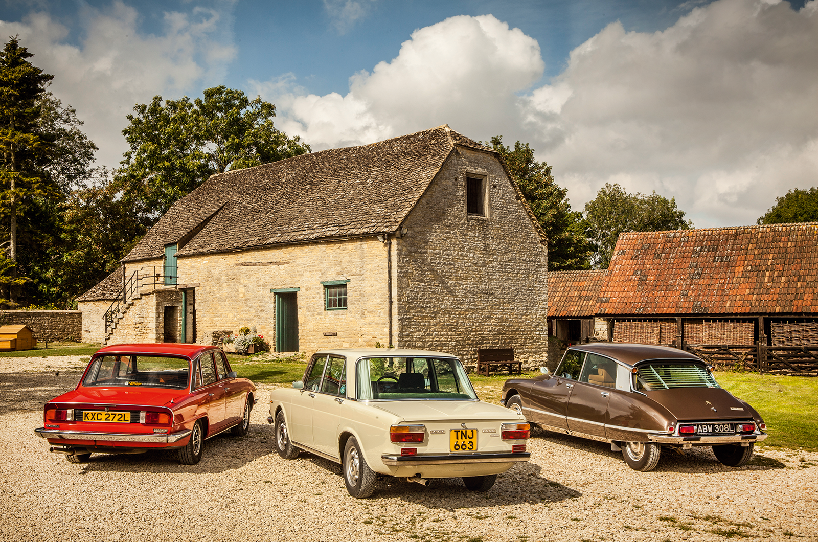 Classic & Sports Car – Triumph 2500PI vs Citroën DS23 vs Lancia 2000IE: fuel for thought