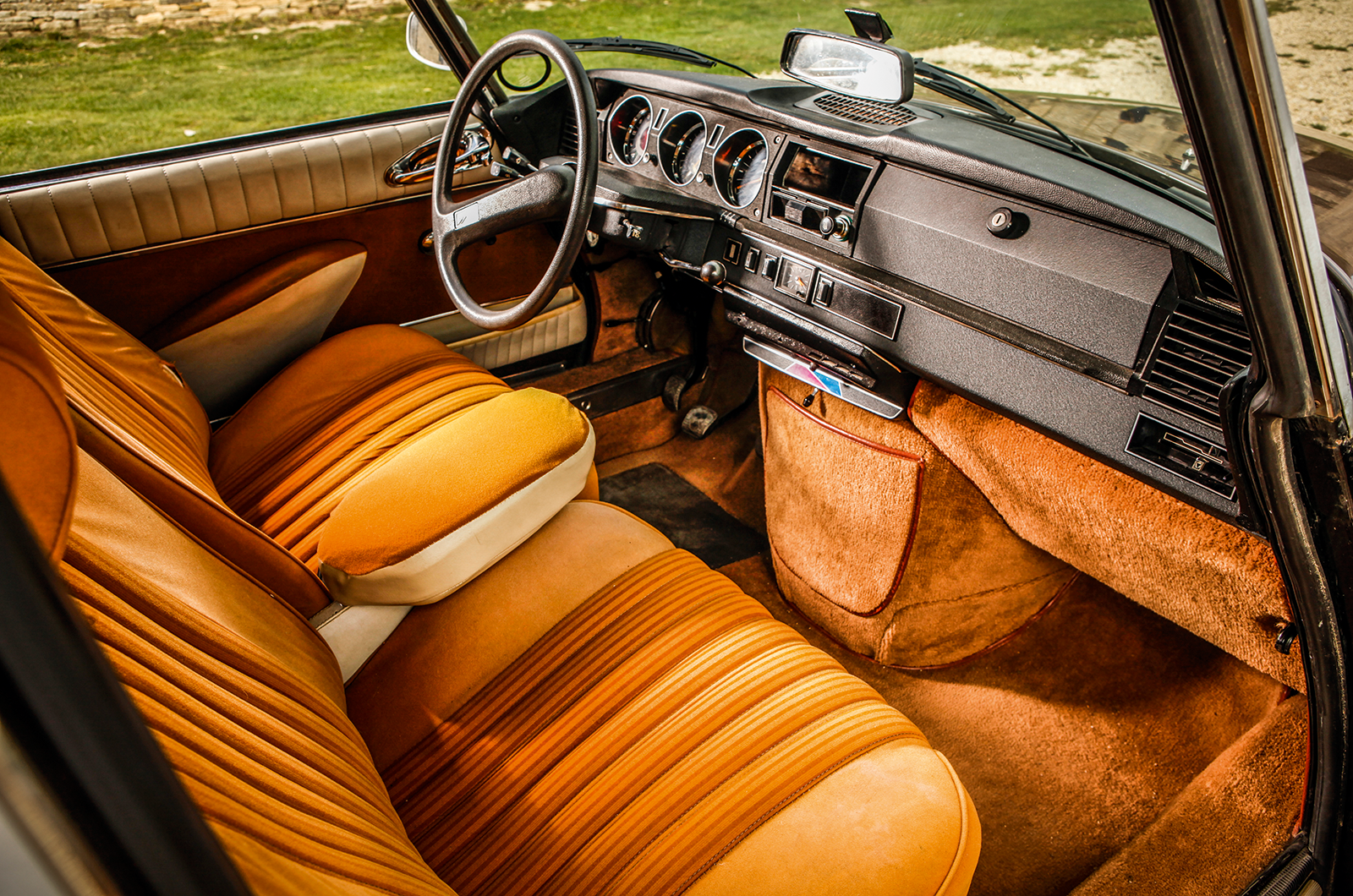 Classic & Sports Car – Triumph 2500PI vs Citroën DS23 vs Lancia 2000IE: fuel for thought