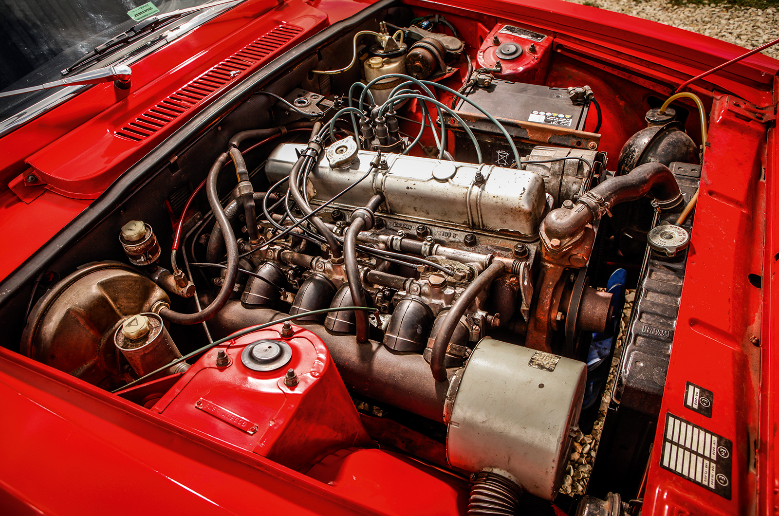 Classic & Sports Car – Triumph 2500PI vs Citroën DS23 vs Lancia 2000IE: fuel for thought