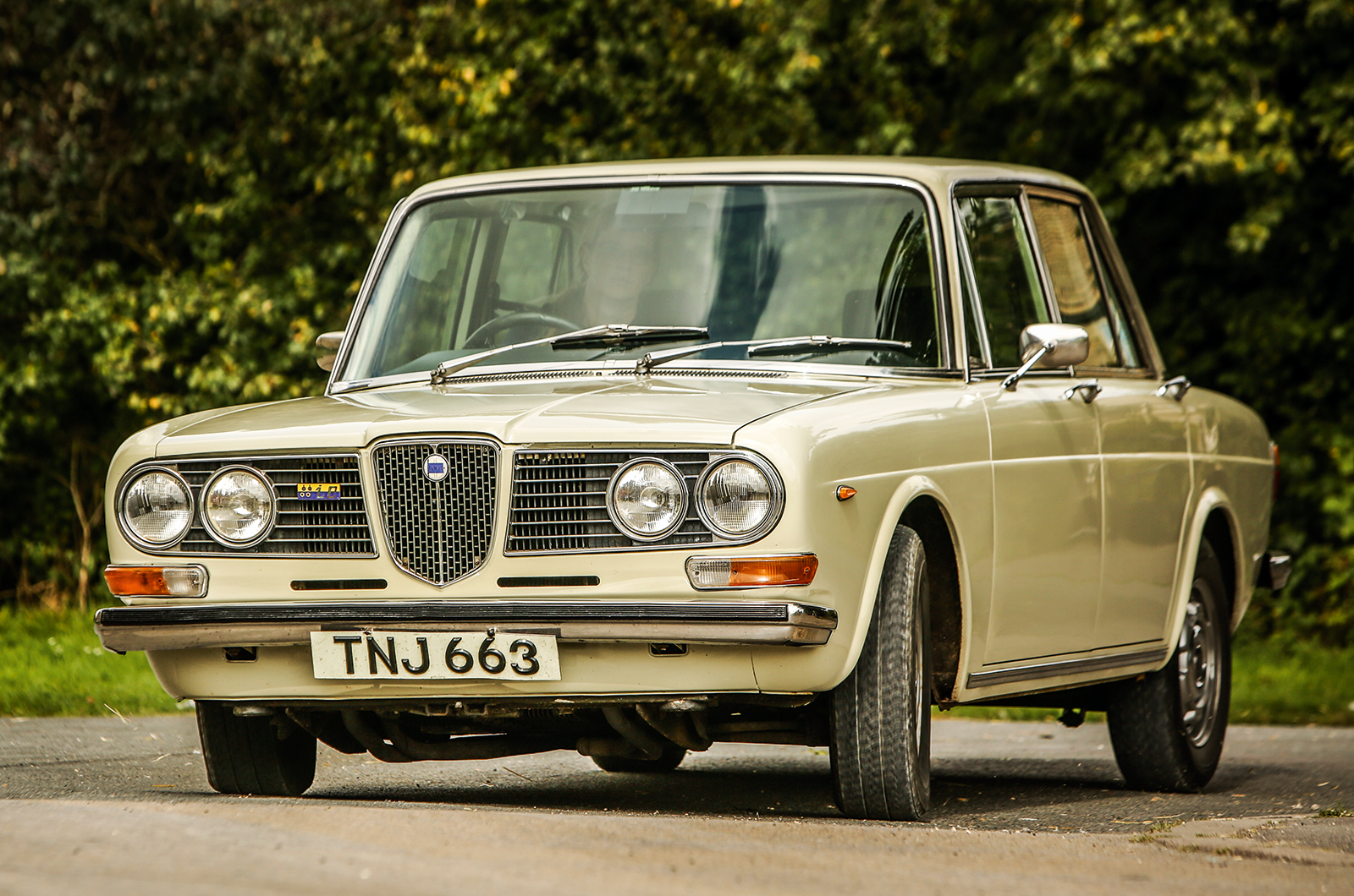 Classic & Sports Car – Triumph 2500PI vs Citroën DS23 vs Lancia 2000IE: fuel for thought