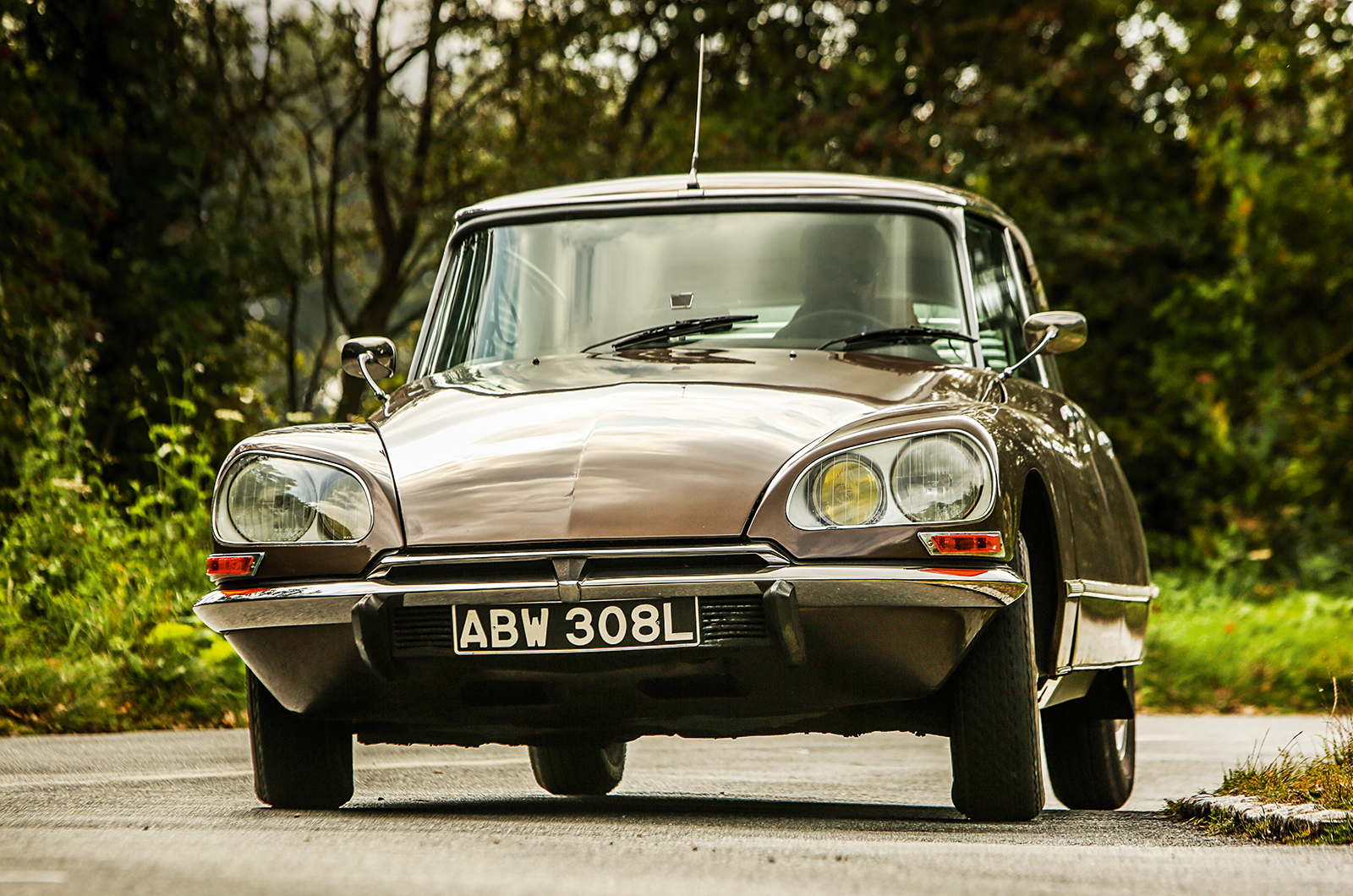 Classic & Sports Car – Triumph 2500PI vs Citroën DS23 vs Lancia 2000IE: fuel for thought