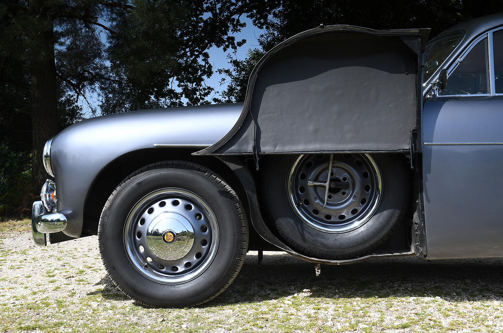 Classic & Sports Car – Bristol 405 vs Lancia Aurelia B10: focus on the finer things