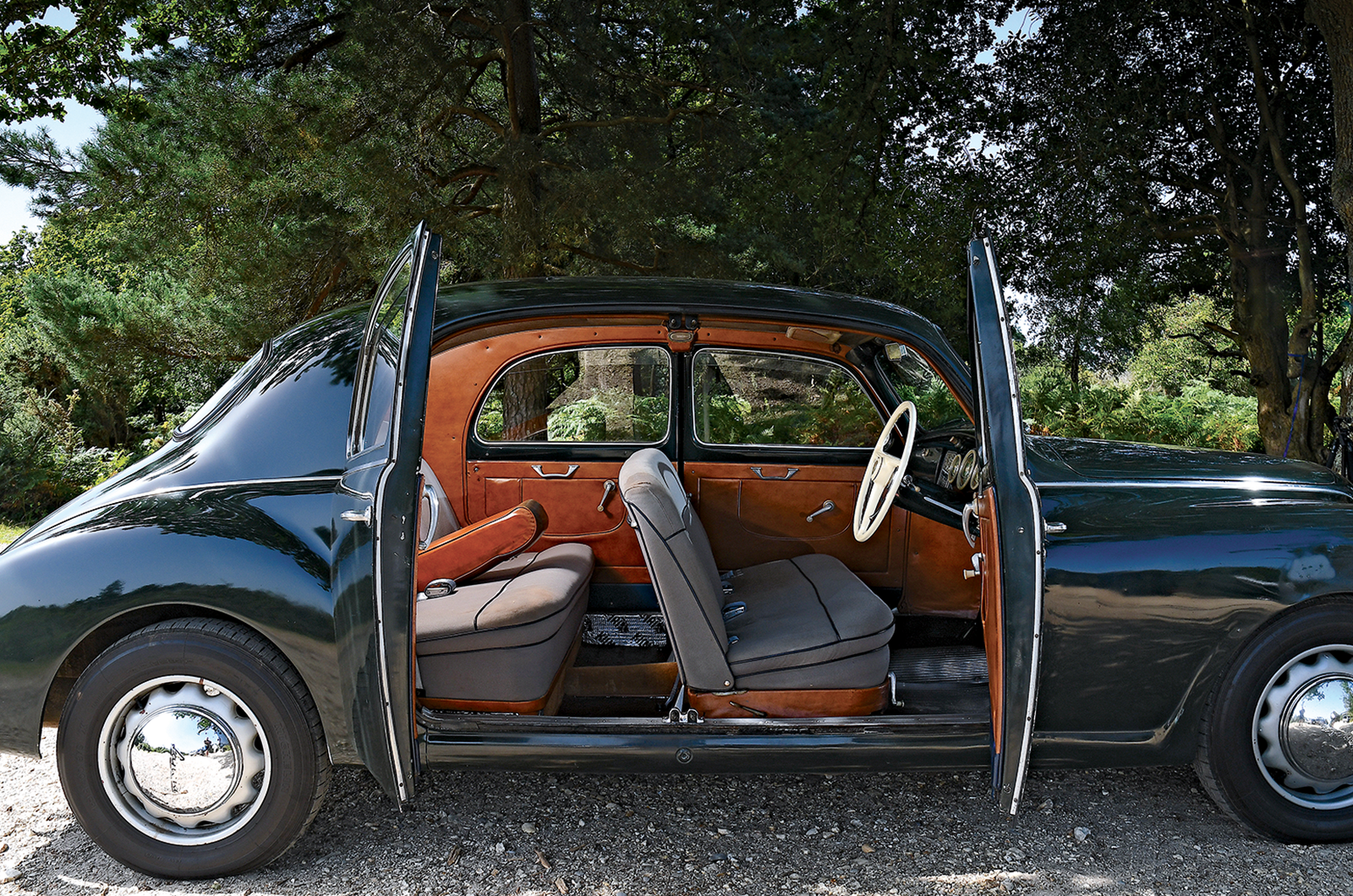 Classic & Sports Car – Bristol 405 vs Lancia Aurelia B10: focus on the finer things