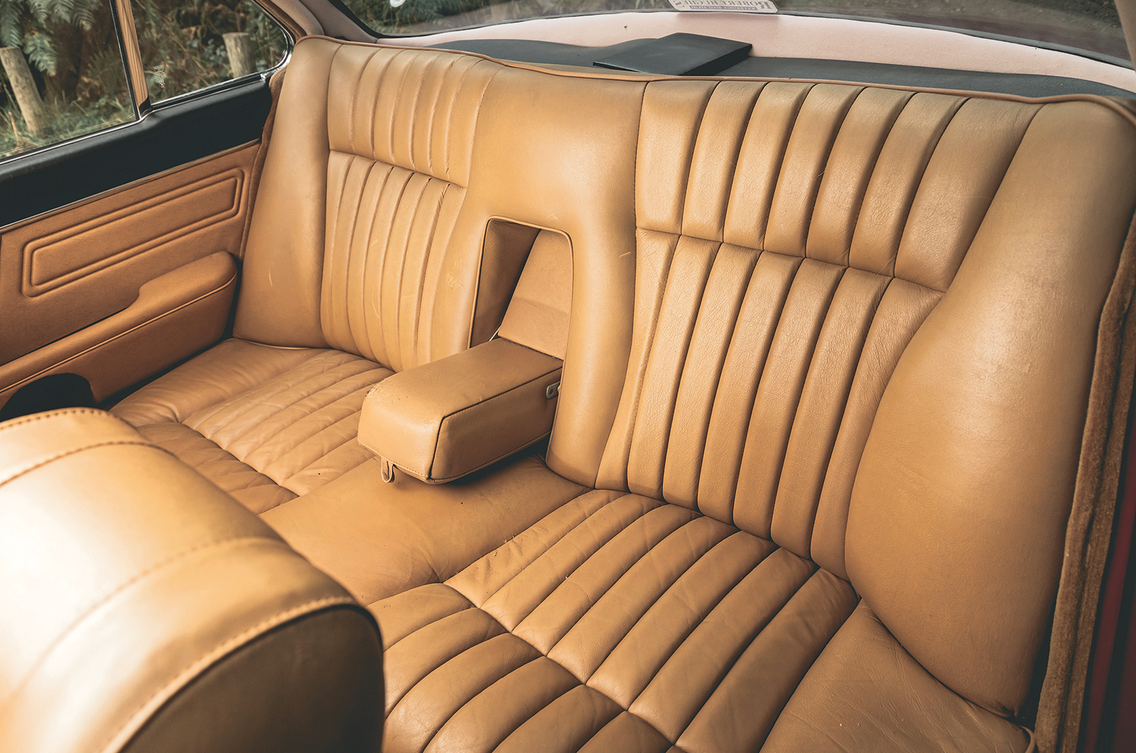 Classic & Sports Car – Daimler Sovereign vs Peugeot 604: cross-Channel showdown