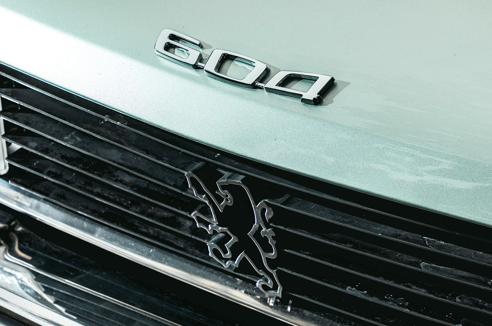 Classic & Sports Car – Daimler Sovereign vs Peugeot 604: cross-Channel showdown