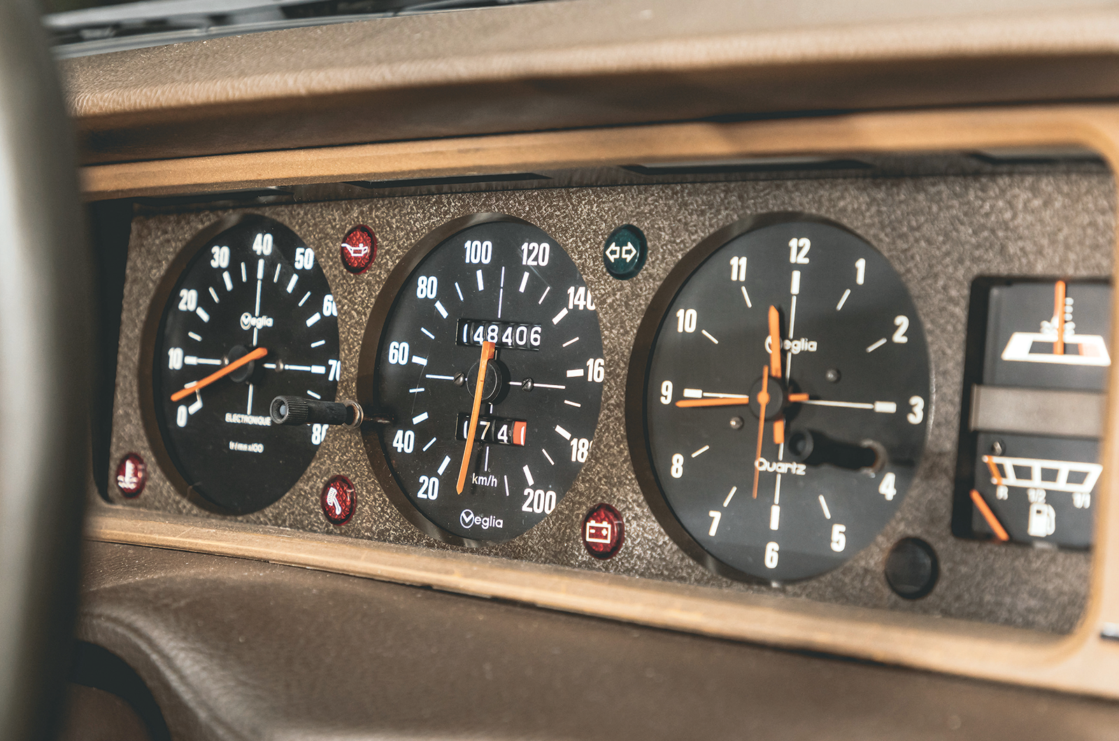 Classic & Sports Car – Daimler Sovereign vs Peugeot 604: cross-Channel showdown