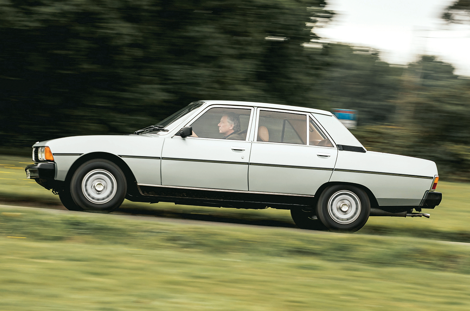 Classic & Sports Car – Daimler Sovereign vs Peugeot 604: cross-Channel showdown