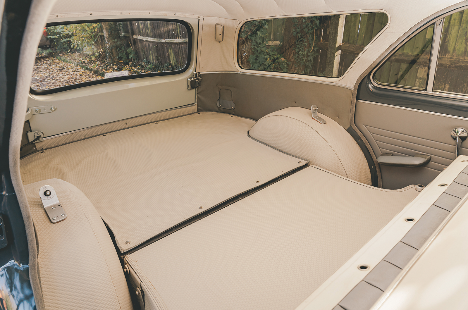 Classic & Sports Car – Ford Zephyr MkII Farnham estate: getting the wagon rolling