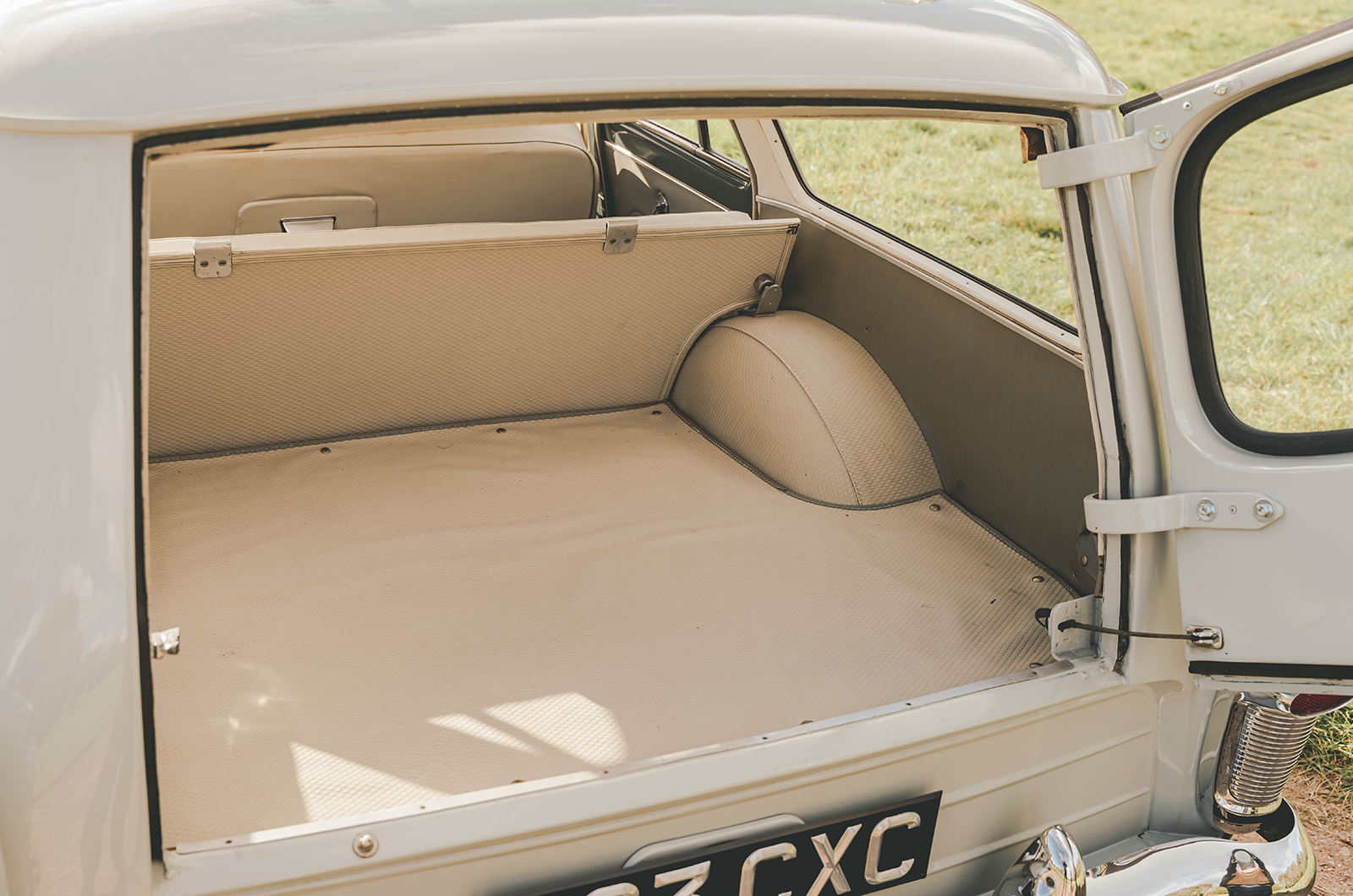 Classic & Sports Car – Ford Zephyr MkII Farnham estate: getting the wagon rolling
