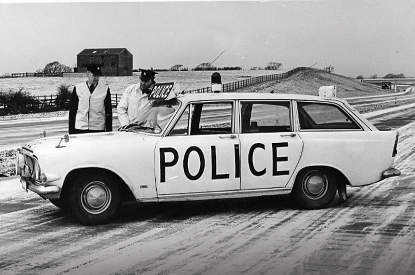 Classic & Sports Car – Ford Zephyr MkII Farnham estate: getting the wagon rolling