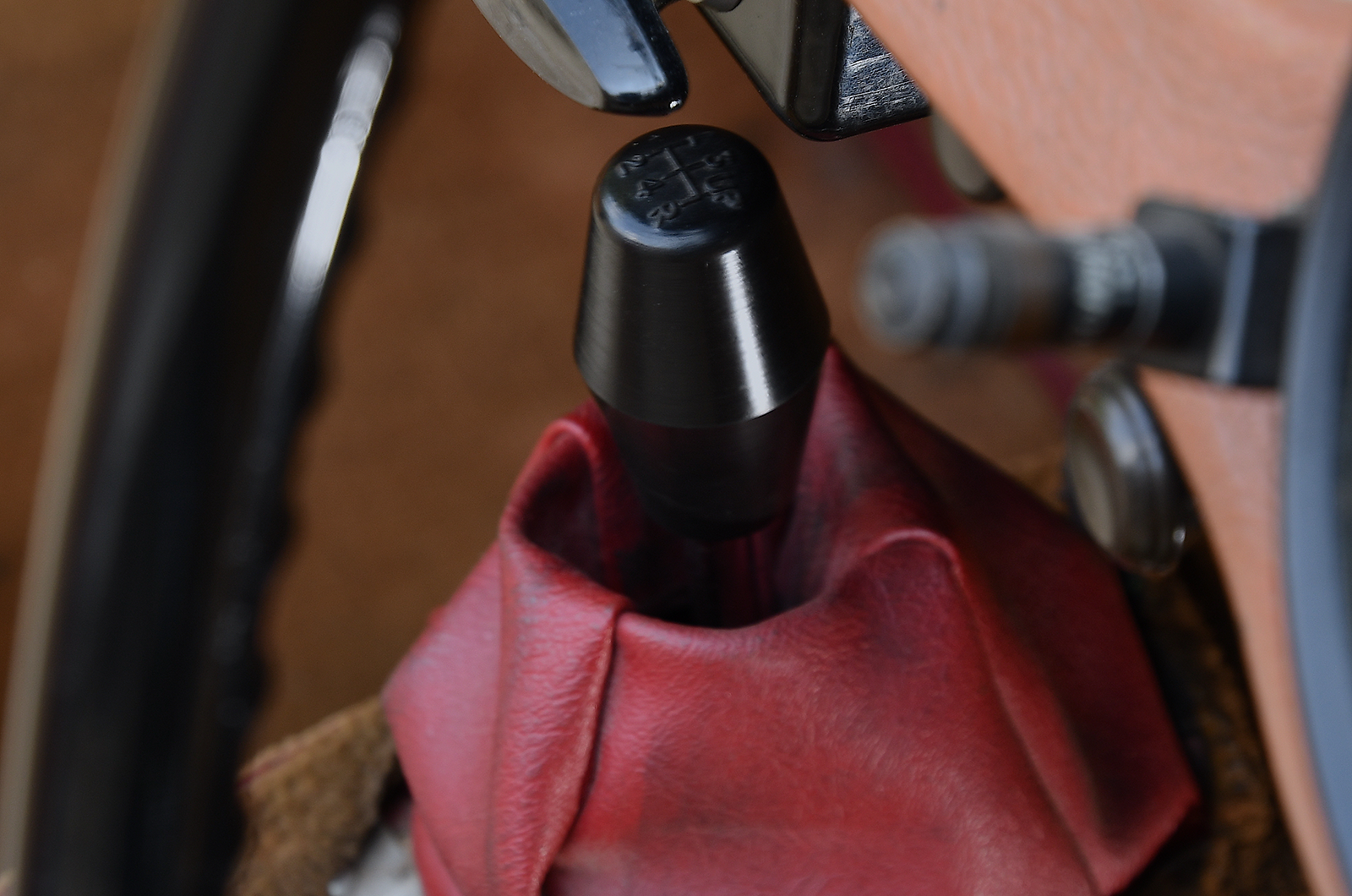 Classic & Sports Car – MGA vs Daimler SP250: high-speed policing