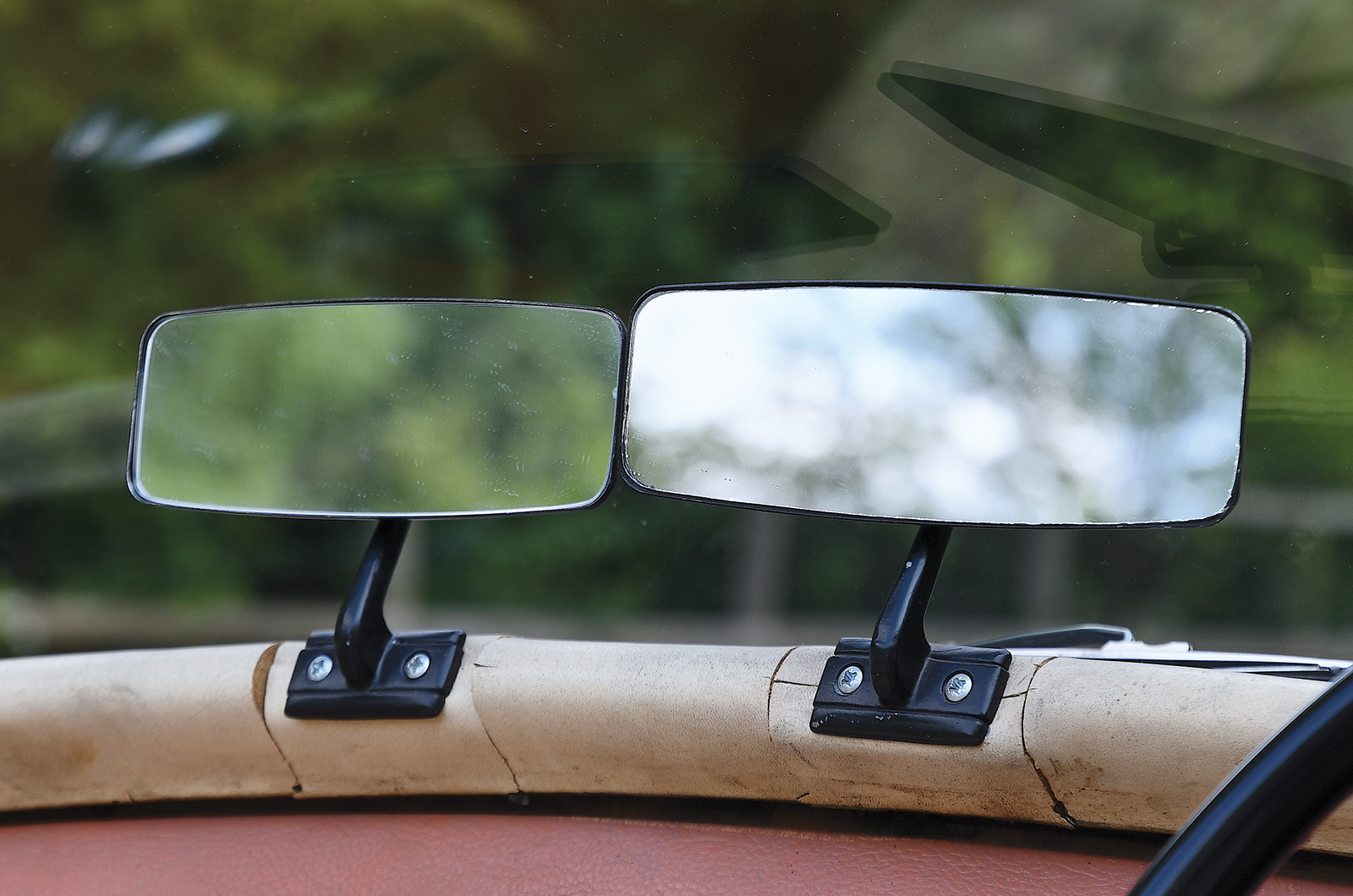 Classic & Sports Car – MGA vs Daimler SP250: high-speed policing