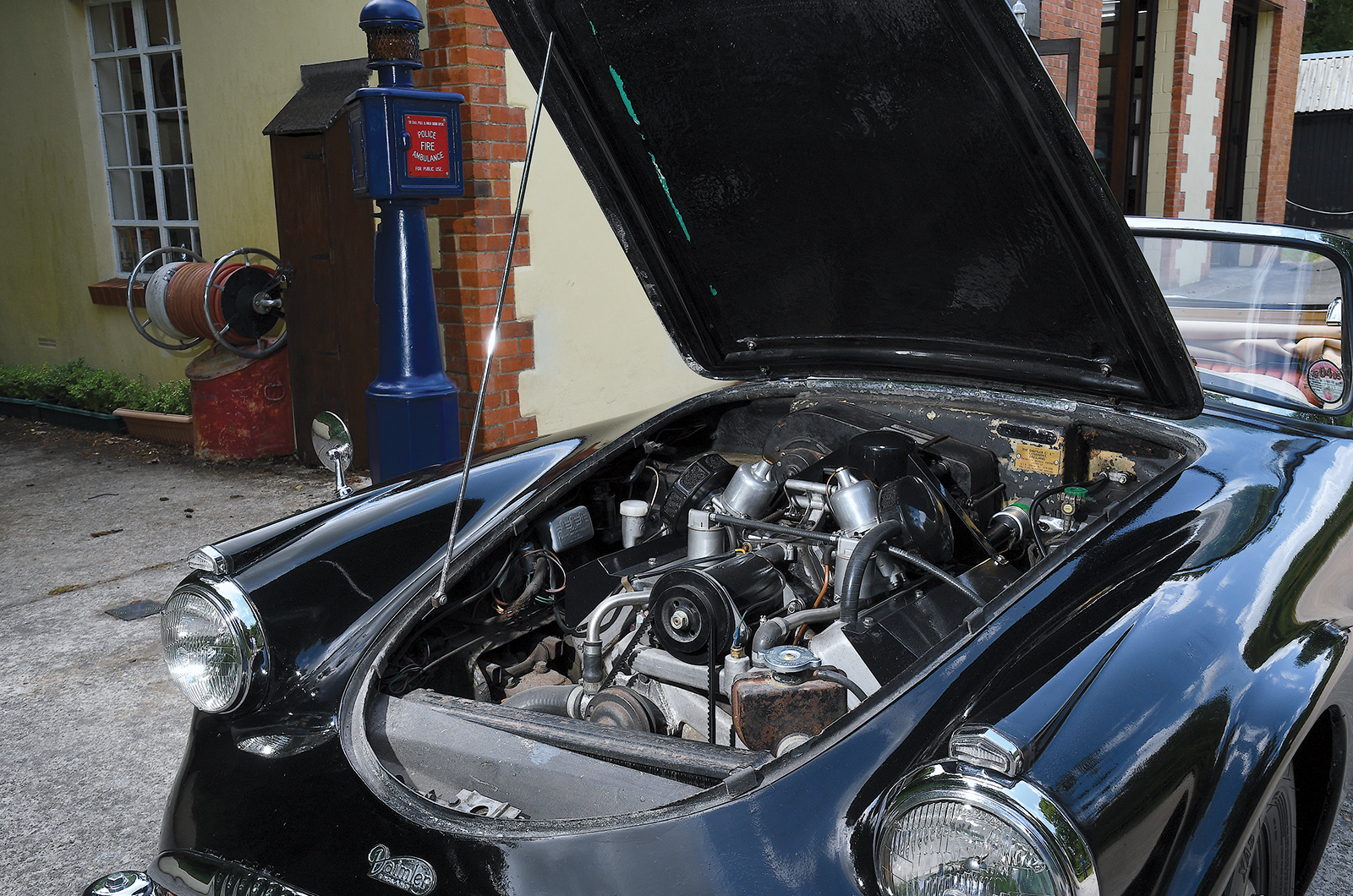 Classic & Sports Car – MGA vs Daimler SP250: high-speed policing