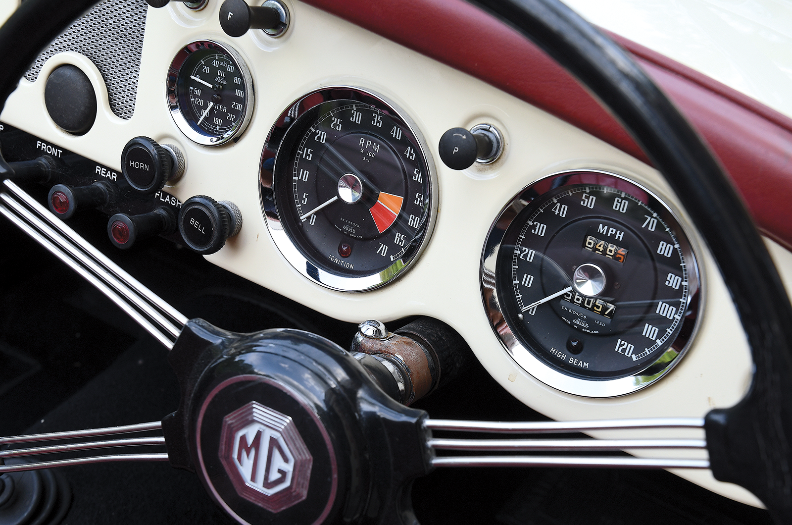 Classic & Sports Car – MGA vs Daimler SP250: high-speed policing